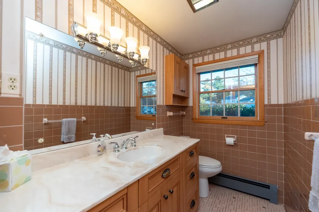 6 Douglas Drive Salem NH 03079-3235