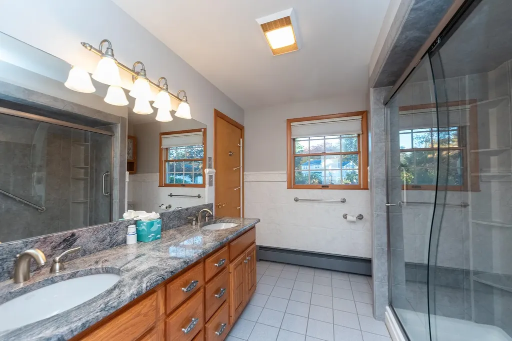 6 Douglas Drive Salem NH 03079-3235