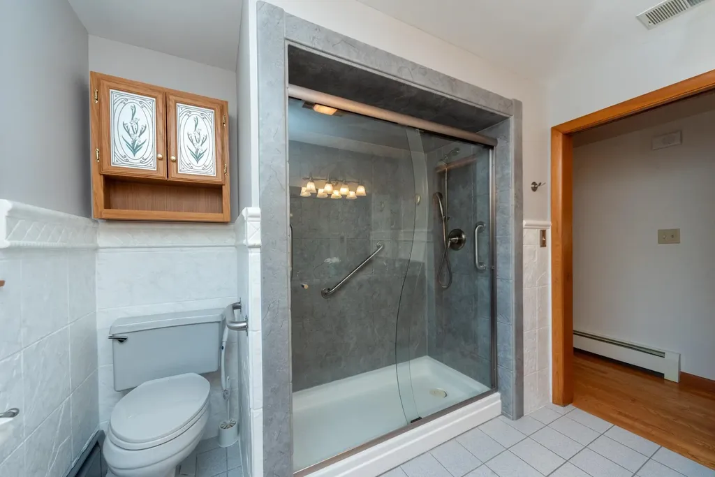 6 Douglas Drive Salem NH 03079-3235