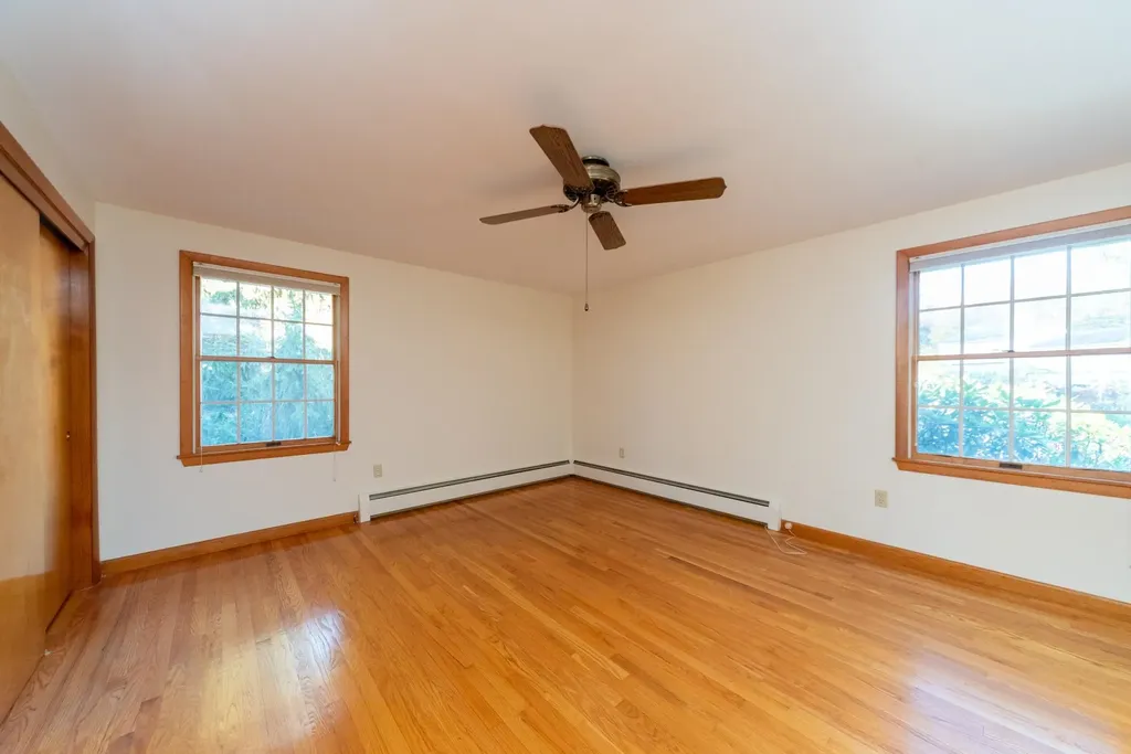 6 Douglas Drive Salem NH 03079-3235