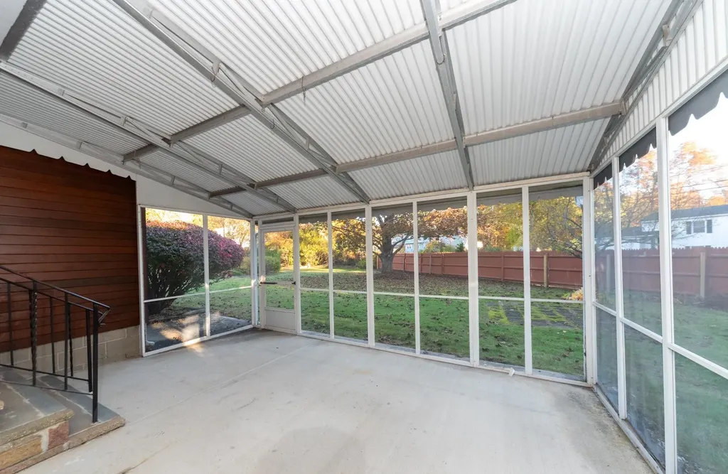 6 Douglas Drive Salem NH 03079-3235