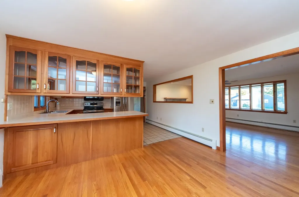 6 Douglas Drive Salem NH 03079-3235