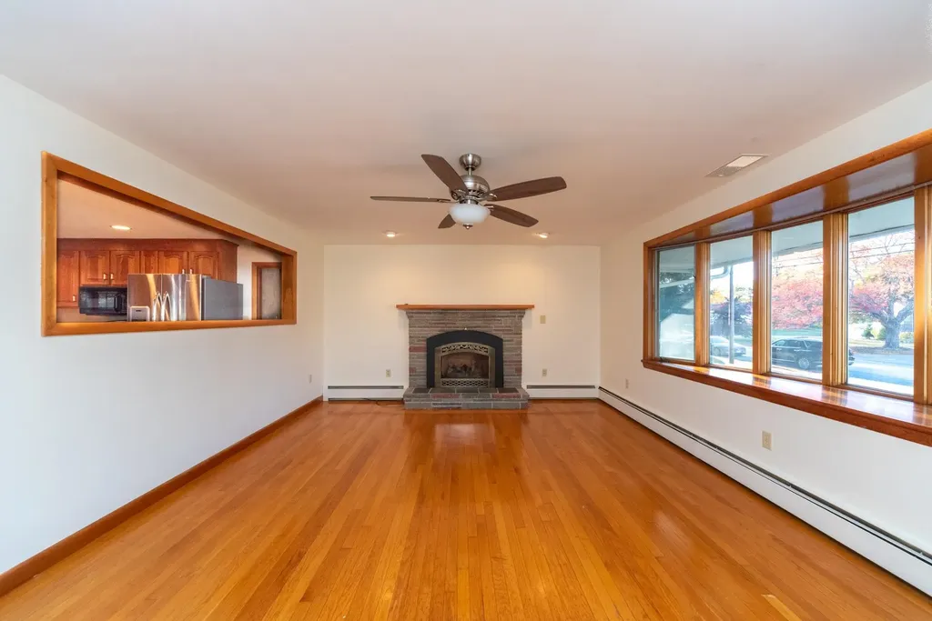 6 Douglas Drive Salem NH 03079-3235