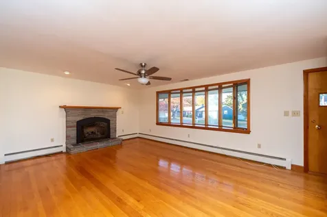 6 Douglas Drive Salem NH 03079-3235