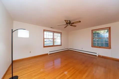 6 Douglas Drive Salem NH 03079-3235