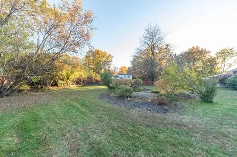 6 Douglas Drive Salem NH 03079-3235