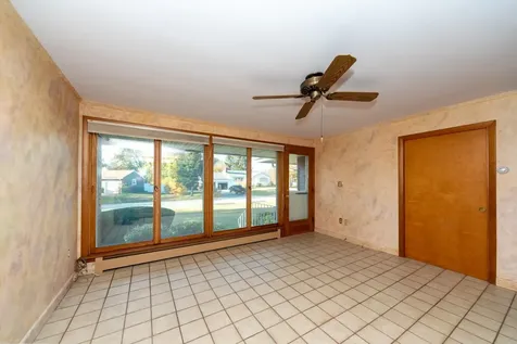 6 Douglas Drive Salem NH 03079-3235