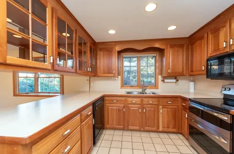 6 Douglas Drive Salem NH 03079-3235