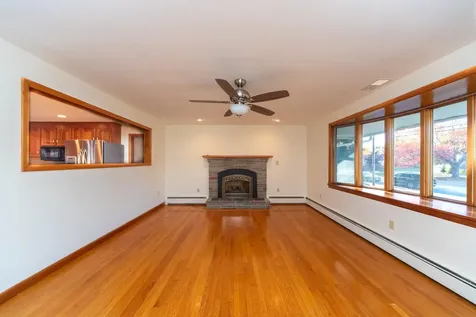 6 Douglas Drive Salem NH 03079-3235