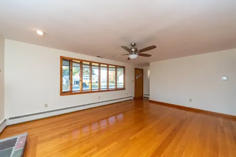 6 Douglas Drive Salem NH 03079-3235