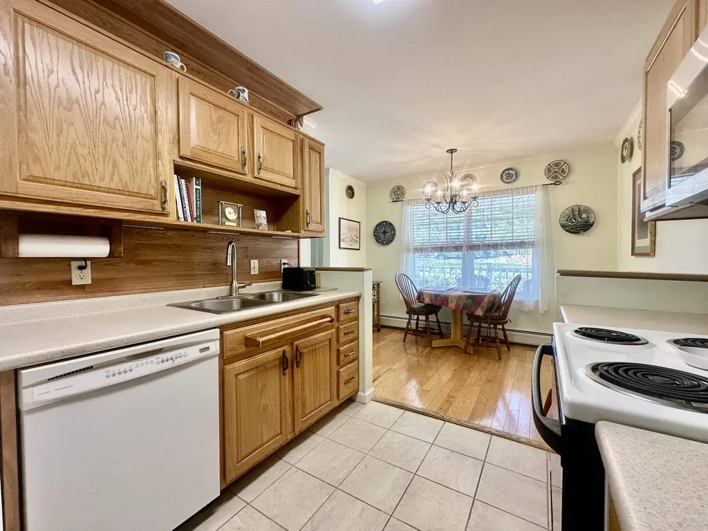 4 Bow Center Road Bow NH 03304-4240