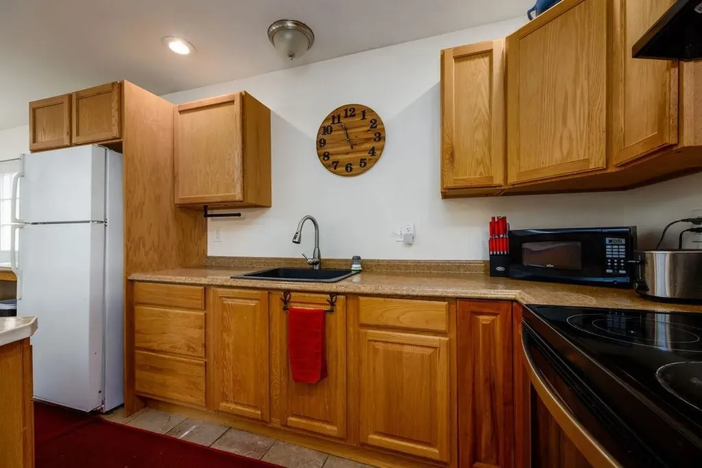 27 Ash Street Hartford VT 05001