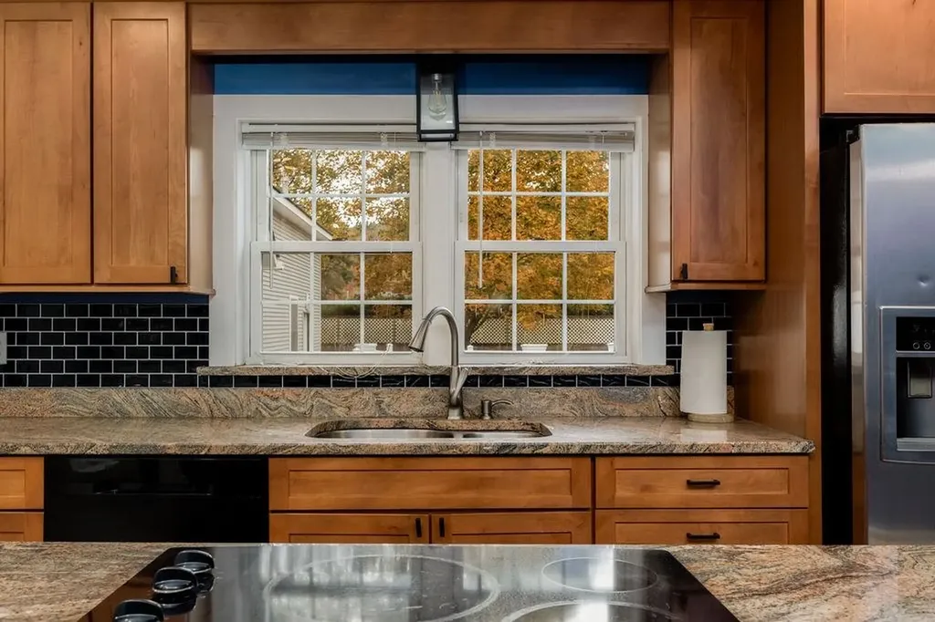 27 Ash Street Hartford VT 05001