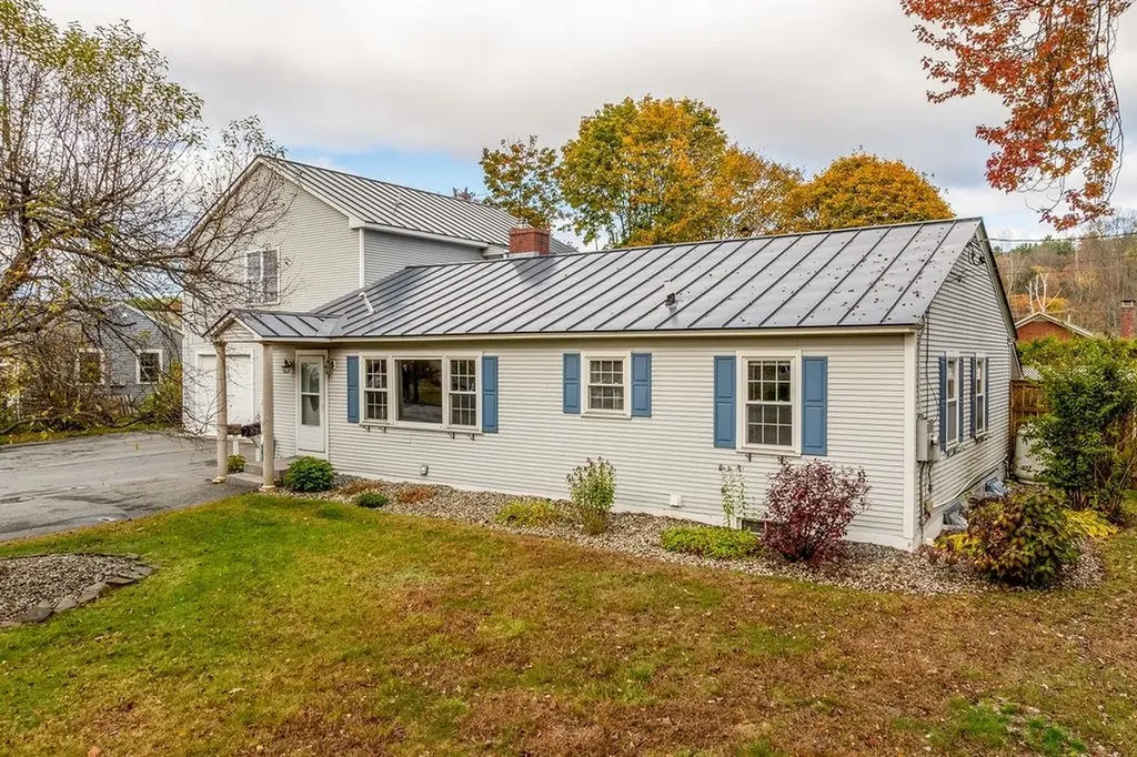 27 Ash Street Hartford VT 05001