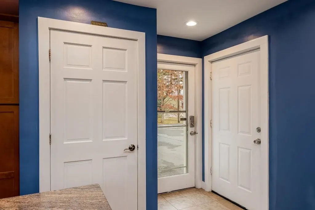 27 Ash Street Hartford VT 05001