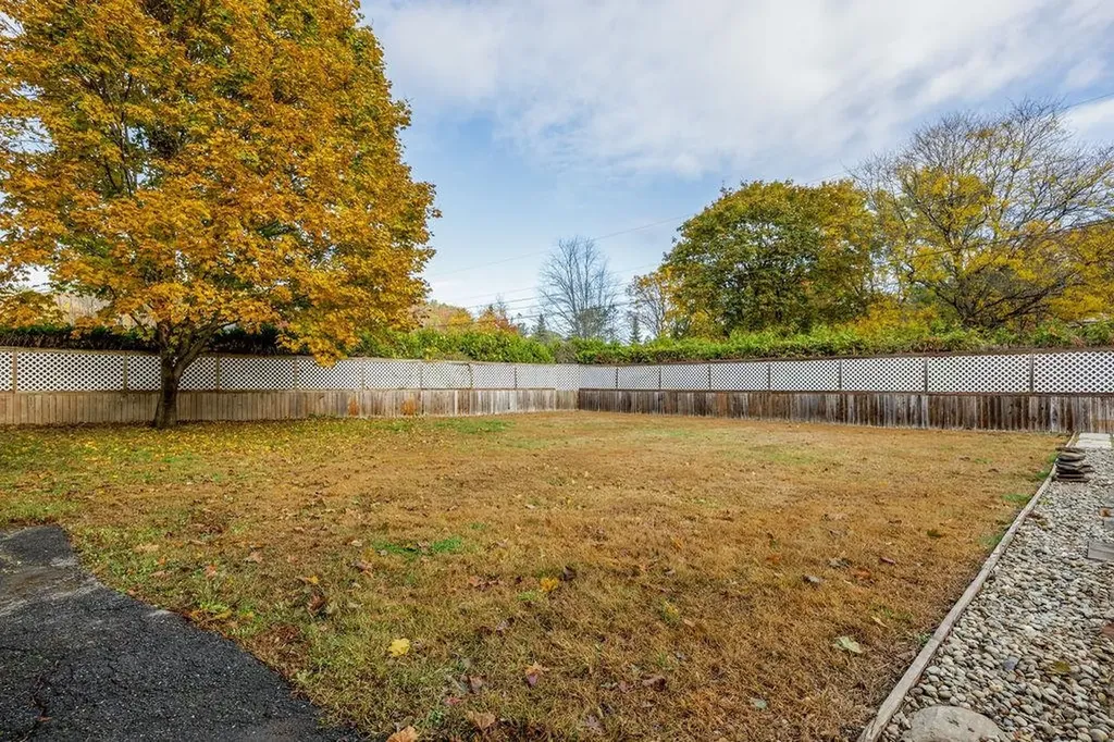 27 Ash Street Hartford VT 05001