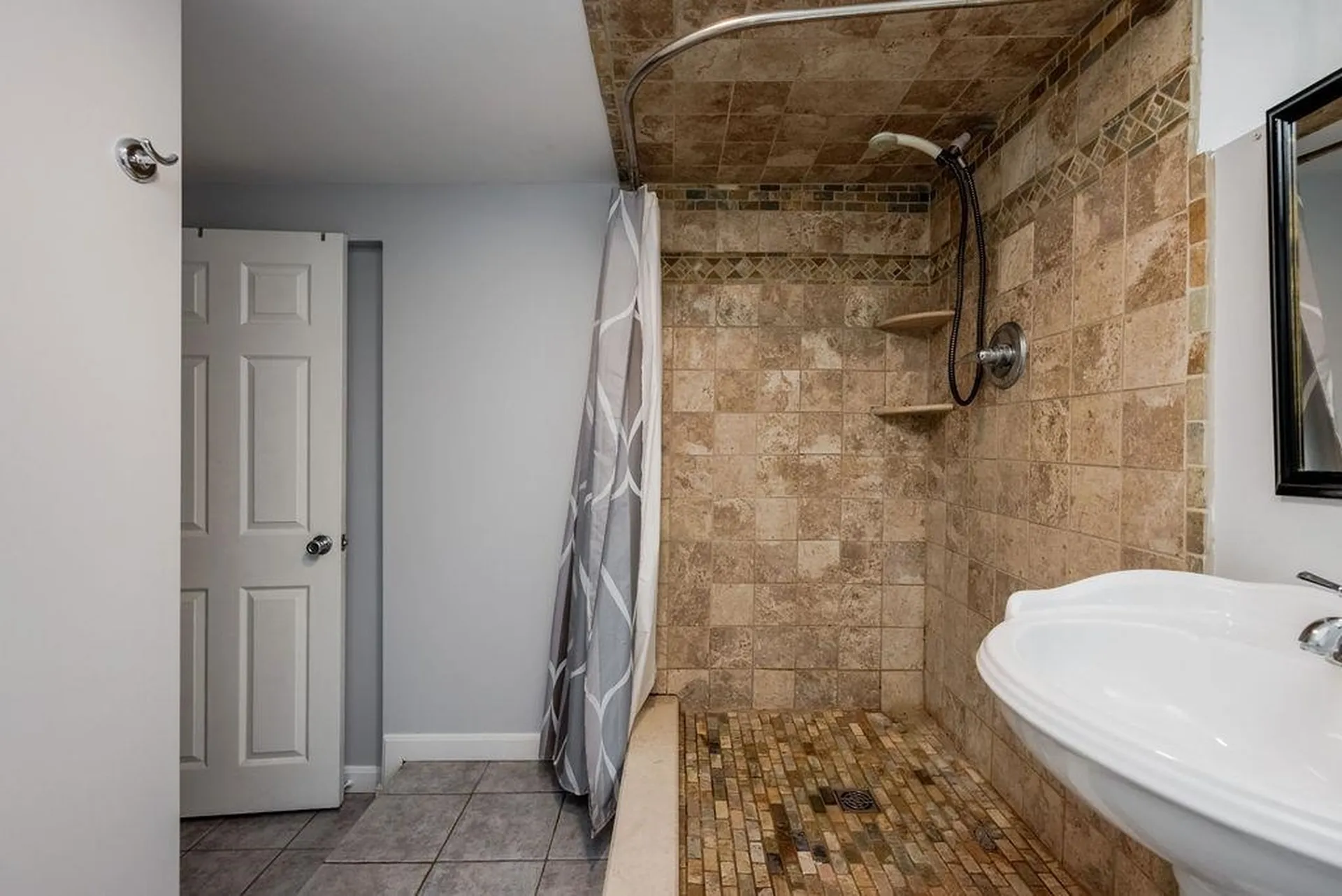 27 Ash Street Hartford VT 05001