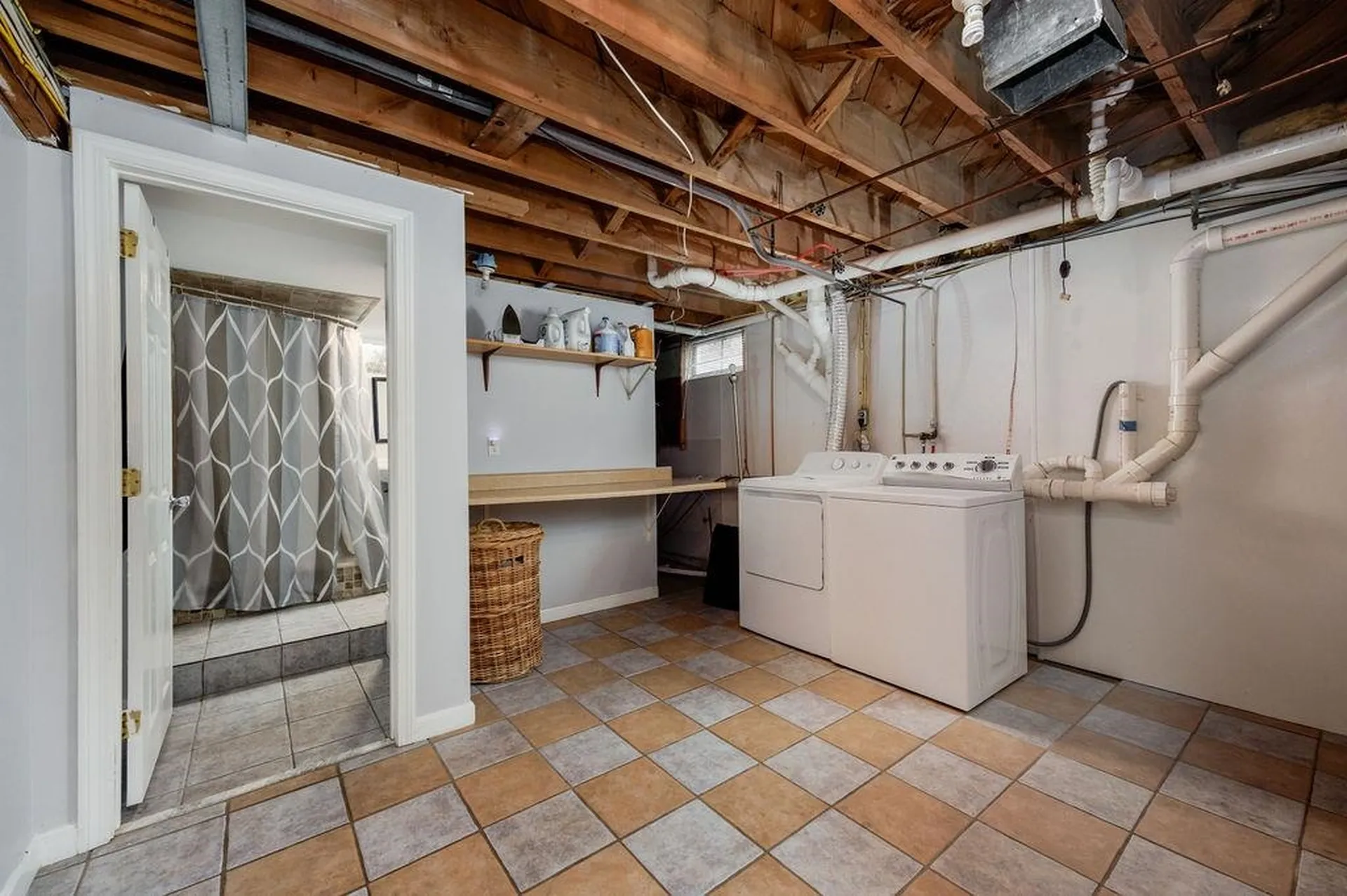 27 Ash Street Hartford VT 05001