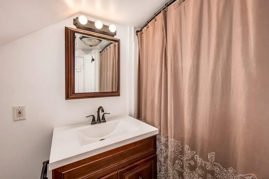 105 Wakefield Street Rochester NH 03867