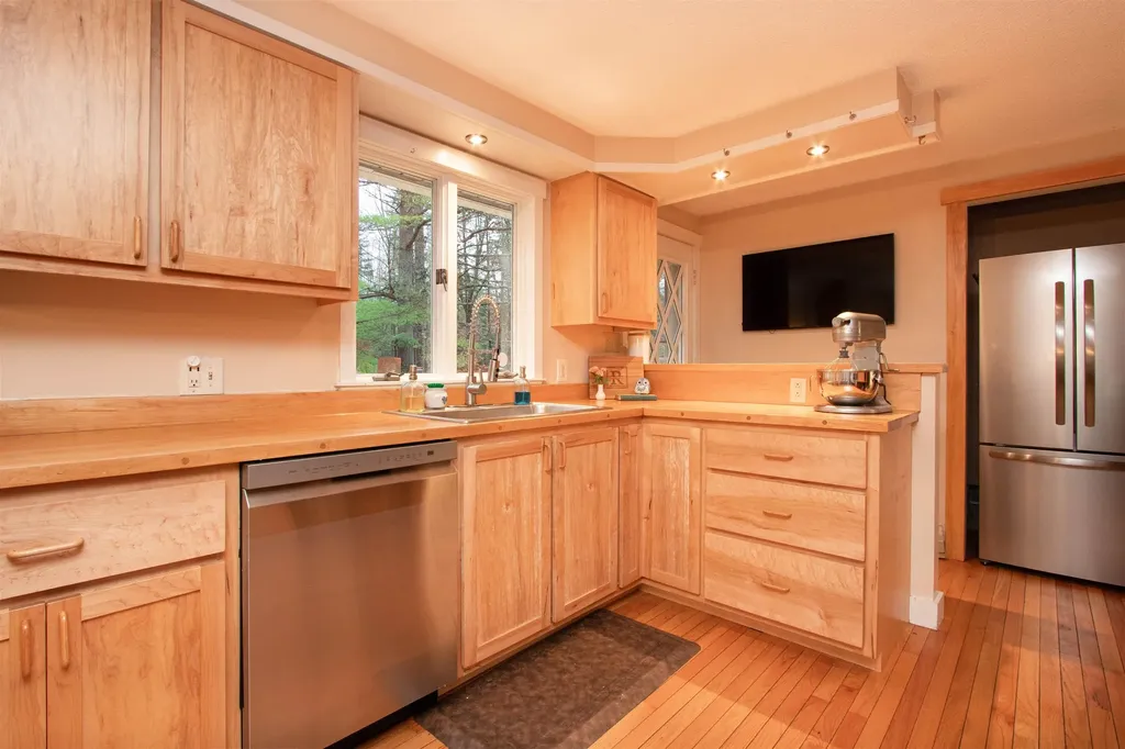 431 Old County Road Waterford VT 05848