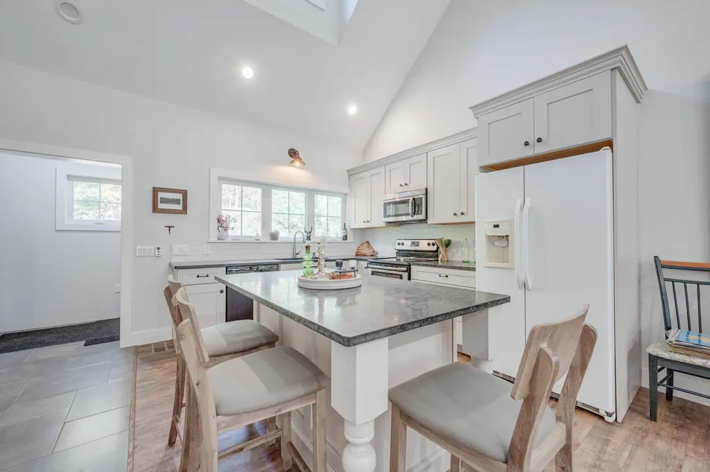 108 Circle View Drive Newbury NH 03255