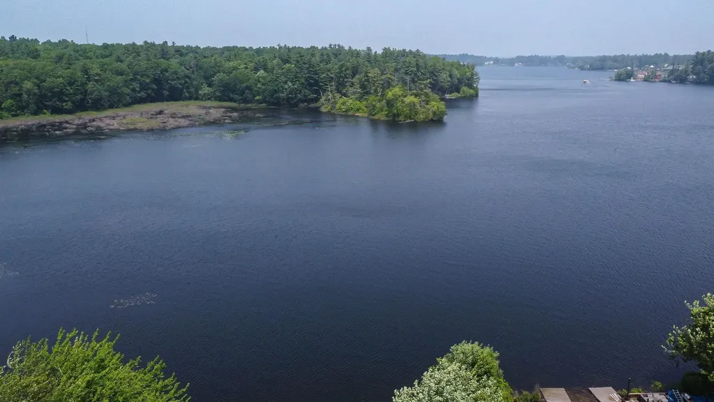 108 South Shore Road Windham NH 03087