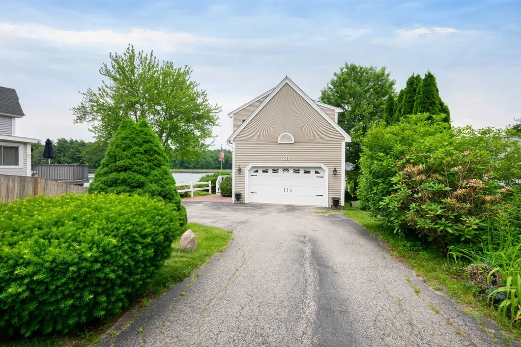 108 South Shore Road Windham NH 03087