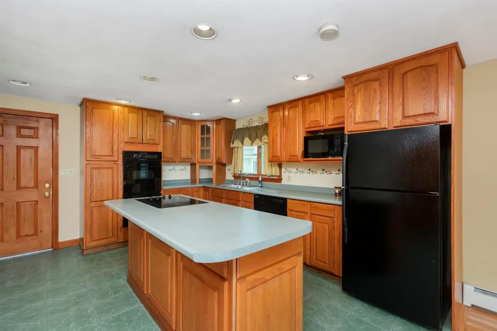 108 South Shore Road Windham NH 03087