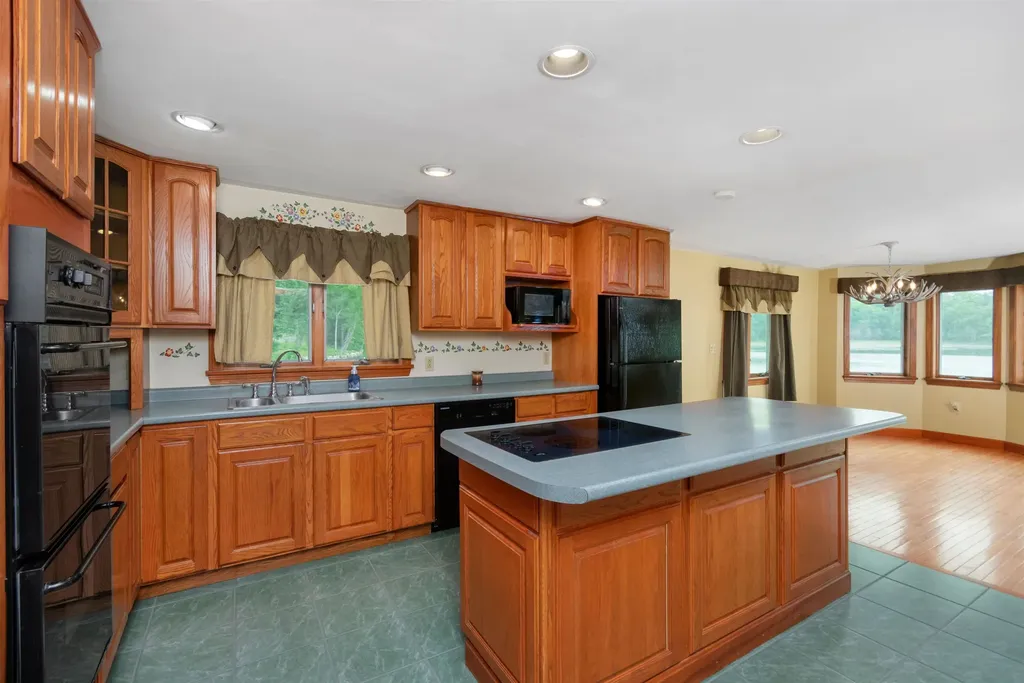 108 South Shore Road Windham NH 03087