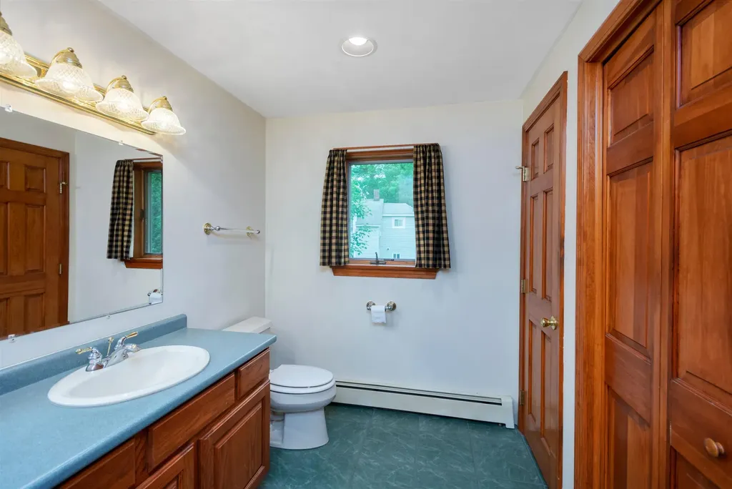 108 South Shore Road Windham NH 03087