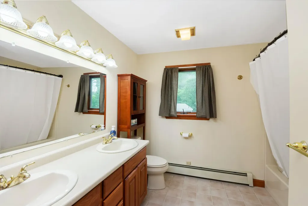 108 South Shore Road Windham NH 03087