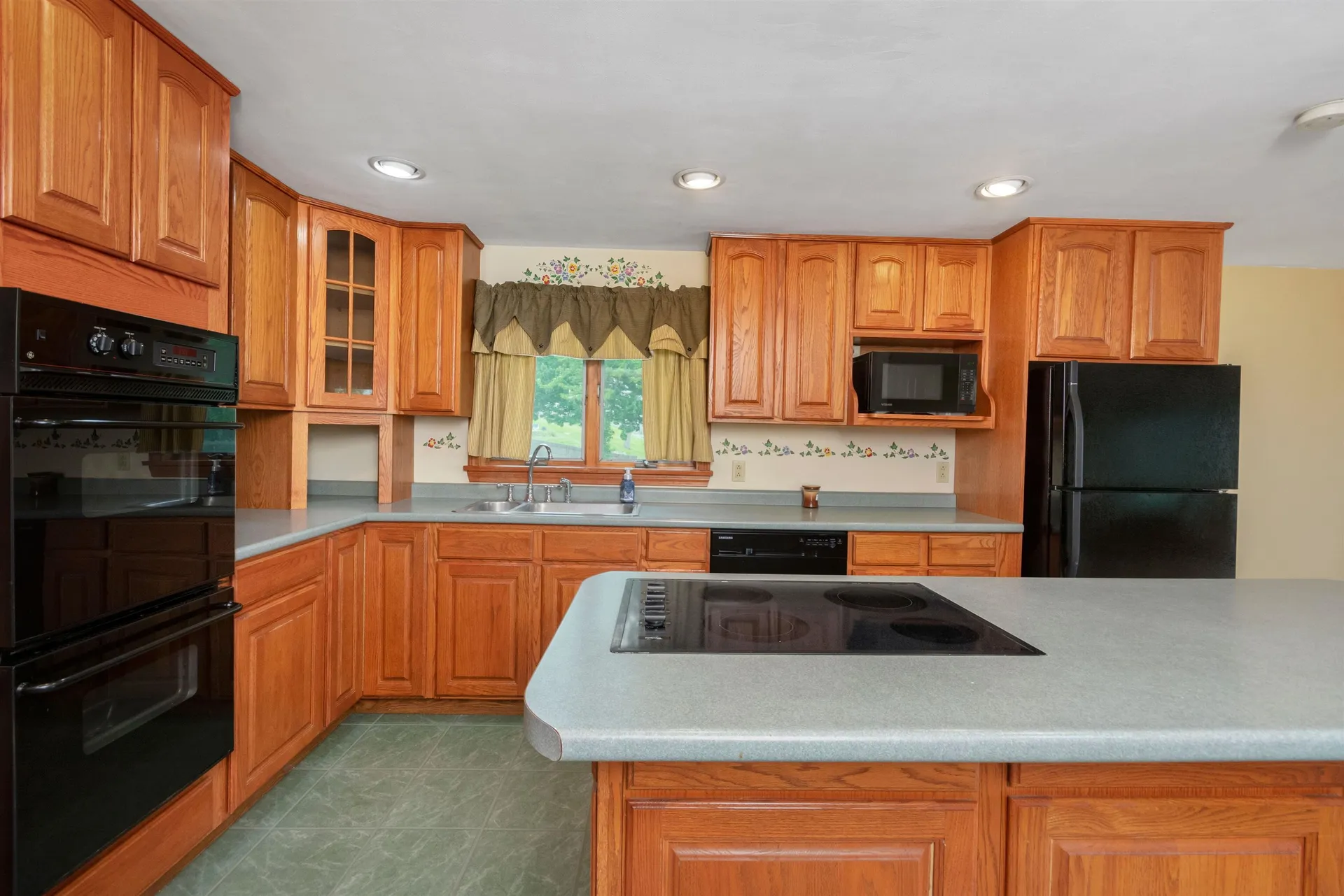 108 South Shore Road Windham NH 03087