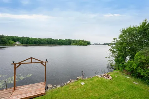 108 South Shore Road Windham NH 03087