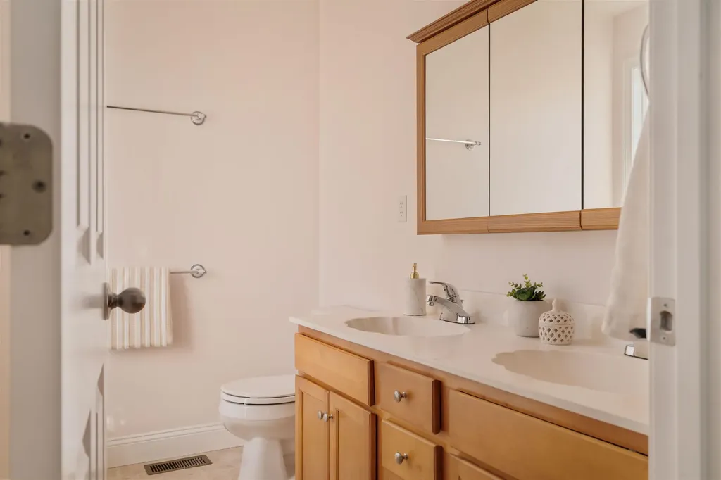 2 Copper Hill Road Hudson NH 03051-5078