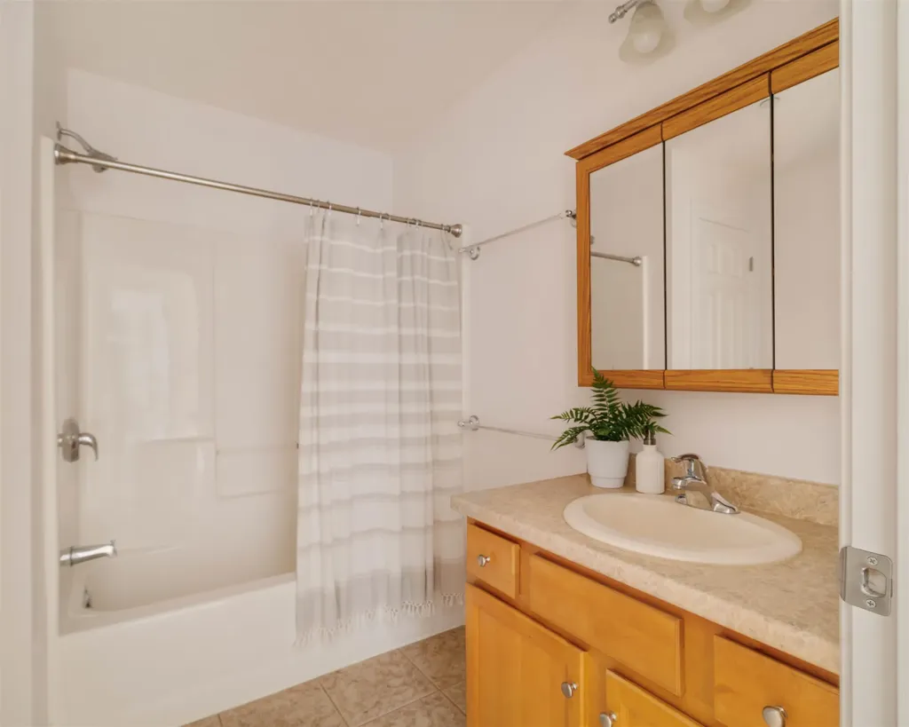 2 Copper Hill Road Hudson NH 03051-5078