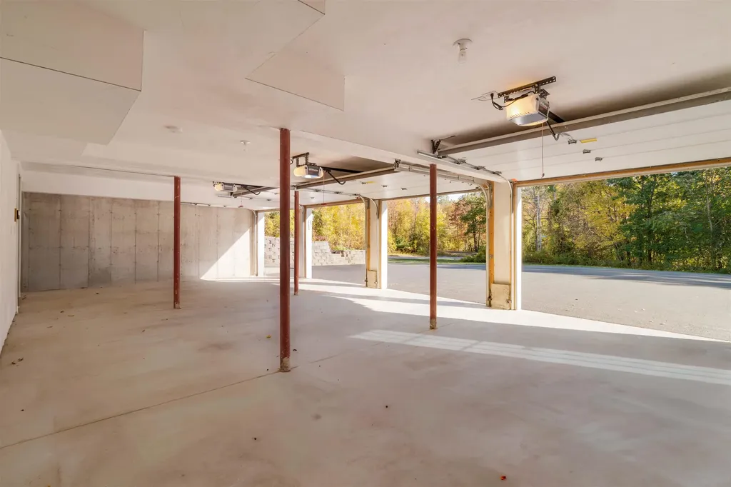 2 Copper Hill Road Hudson NH 03051-5078