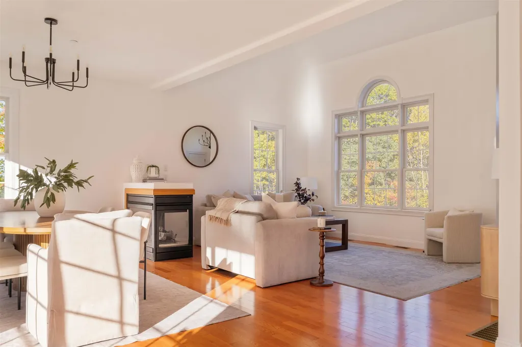 2 Copper Hill Road Hudson NH 03051-5078