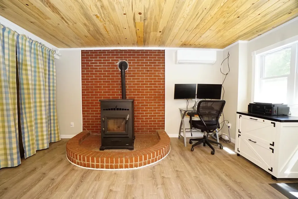 10 Folly Brook Terrace Kingston NH 03848