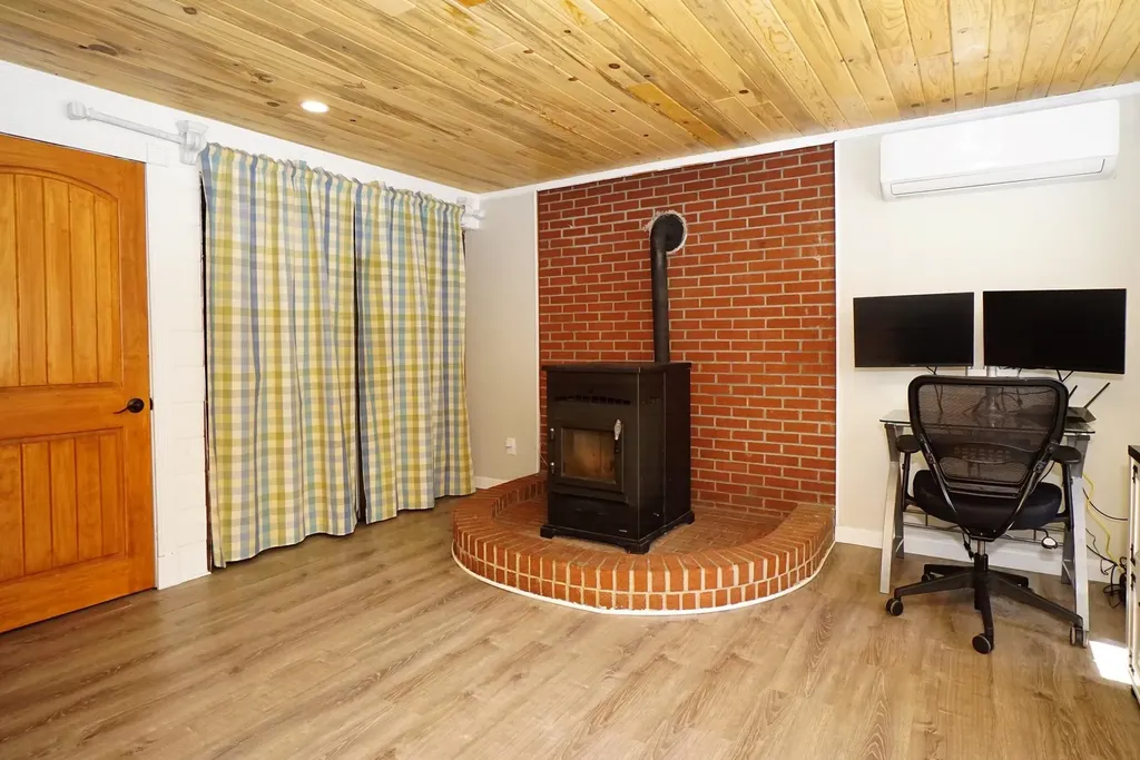 10 Folly Brook Terrace Kingston NH 03848