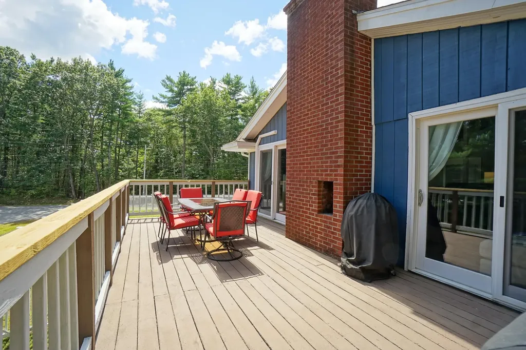 10 Folly Brook Terrace Kingston NH 03848