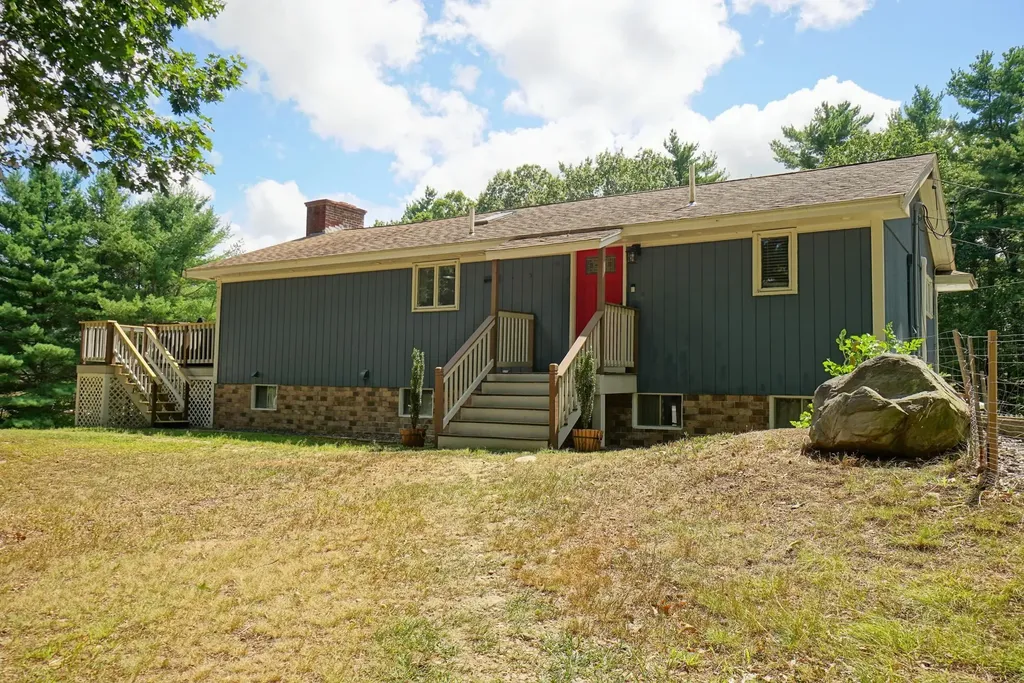 10 Folly Brook Terrace Kingston NH 03848