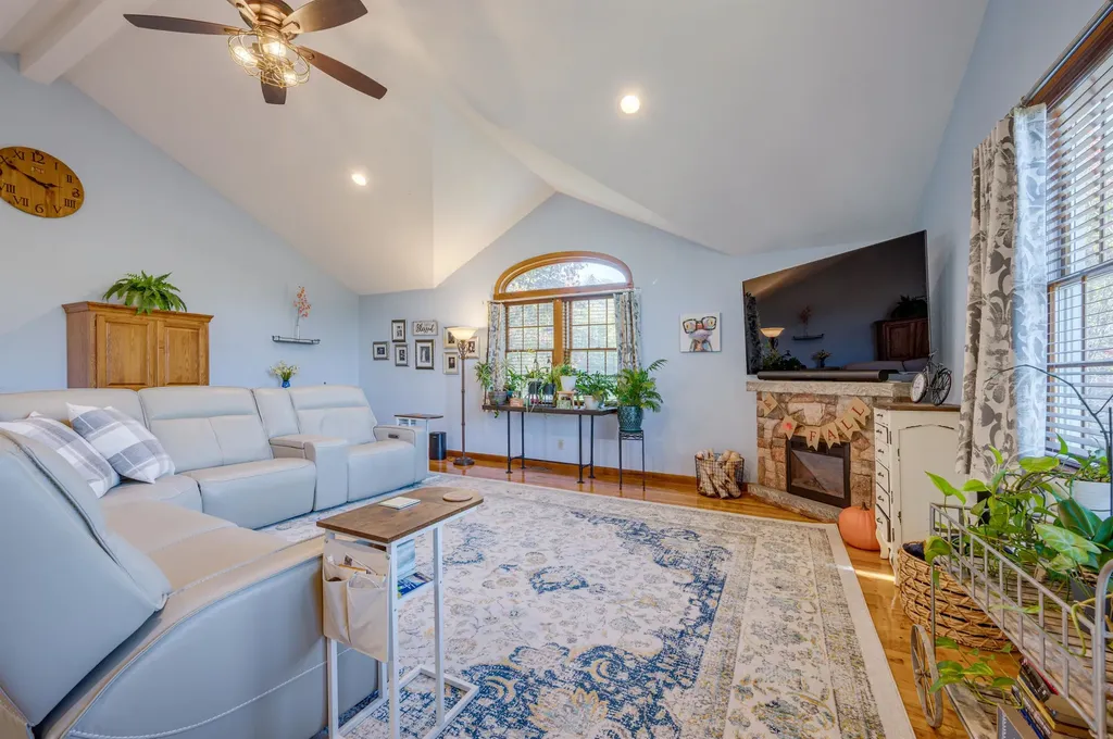 7 Eastman Loop Unity NH 03773