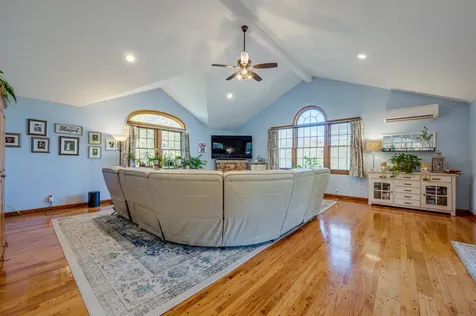 7 Eastman Loop Unity NH 03773