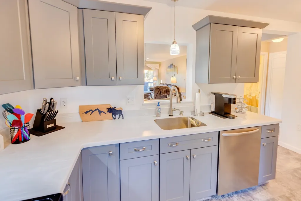 15 Tennis Lane Thornton NH 03285