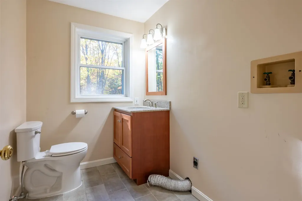 562 Third Range Road Pembroke NH 03275