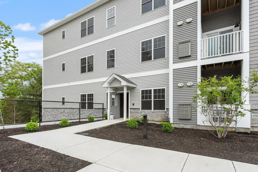 10100 S Willow Street Manchester NH 03103