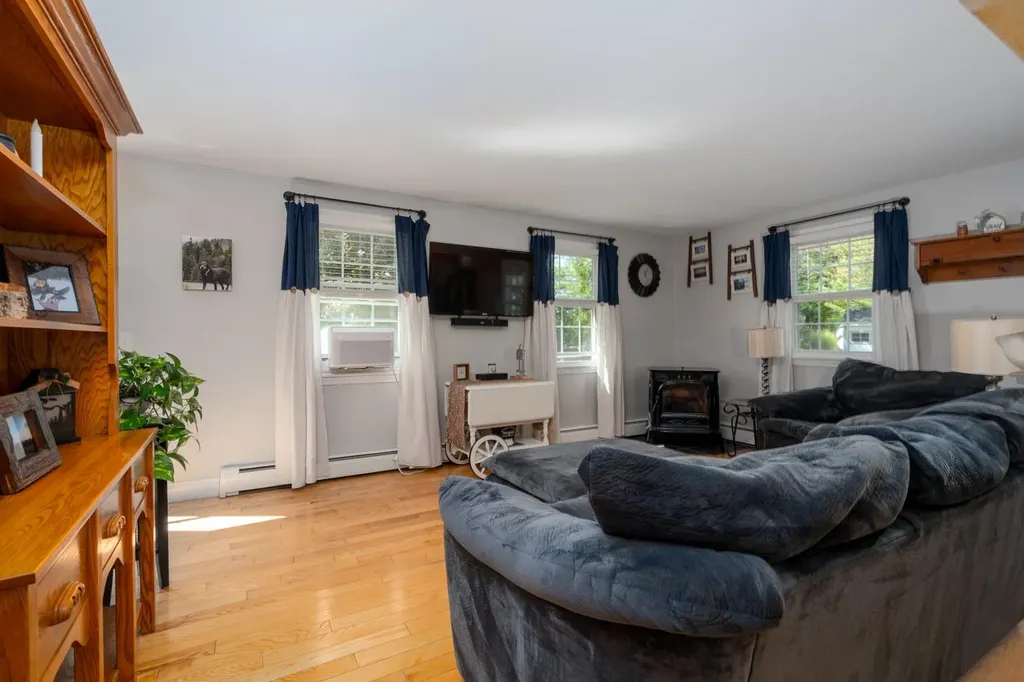 36 Angell Road Lee NH 03861