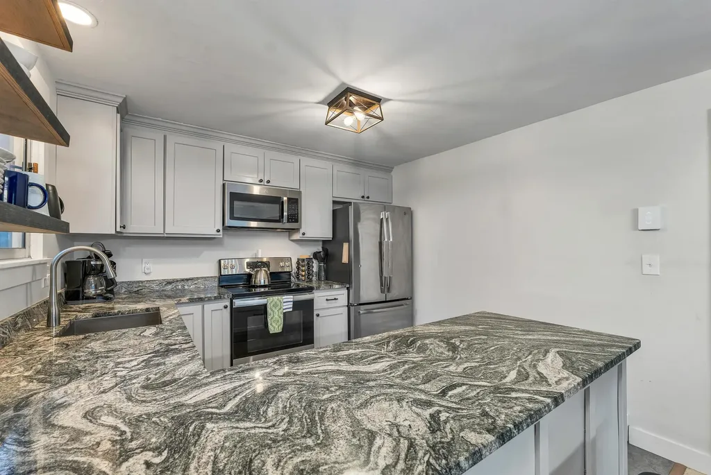 18 Condo Road Campton NH 03223