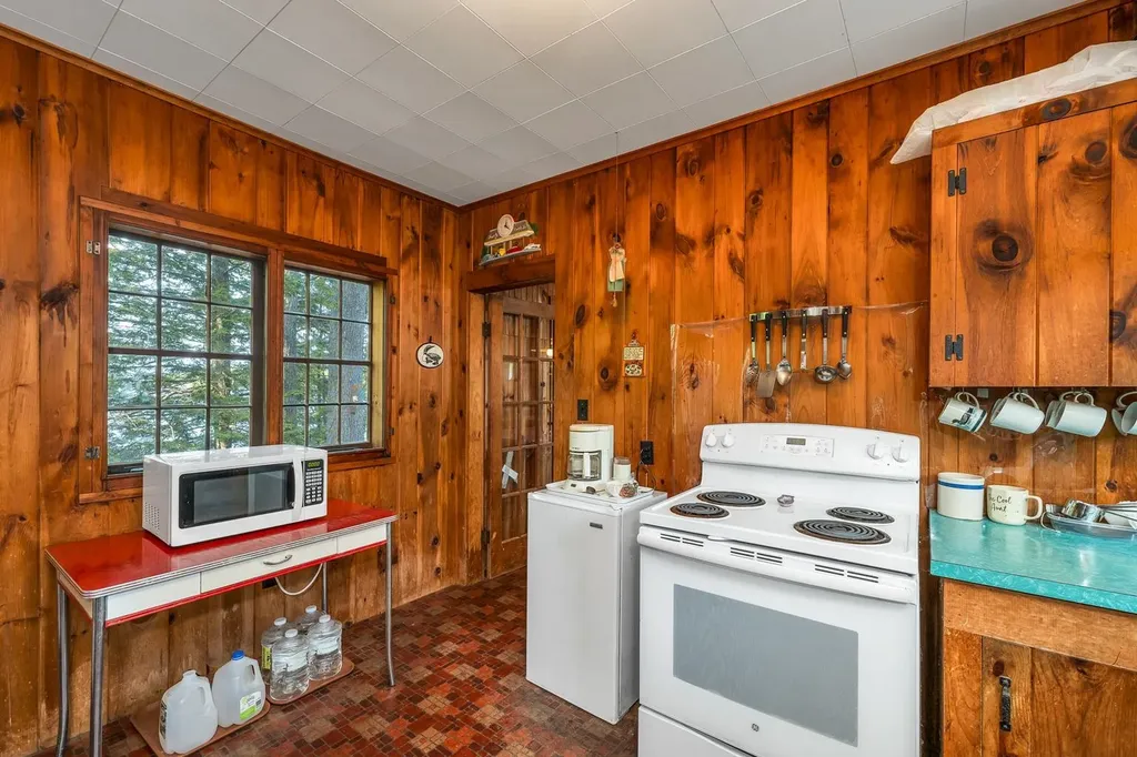 46 Laurel Island Lane Holderness NH 03245
