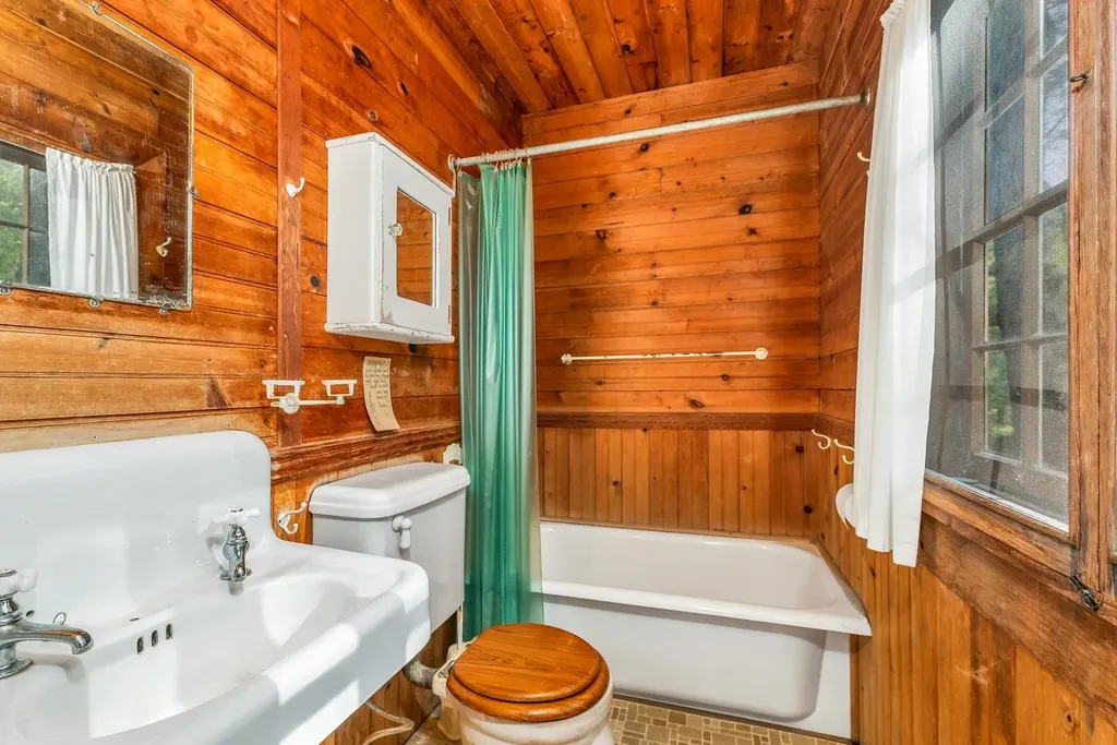 46 Laurel Island Lane Holderness NH 03245